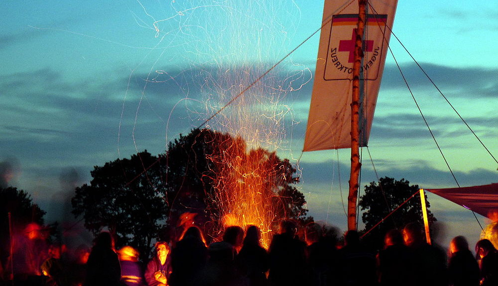 Jugendrotkreuz (JRK) Pfingstzeltlager Lagerfeuer